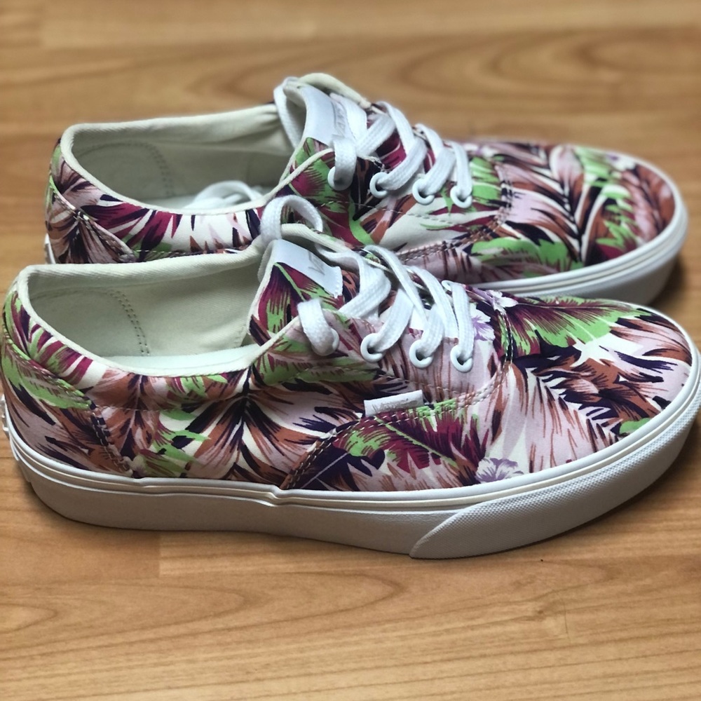 Women’s Size 8 Tropical Leaf Vans